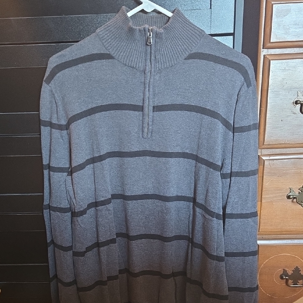 Old Navy Men's Charcoal and Black Zip-Up Sweater